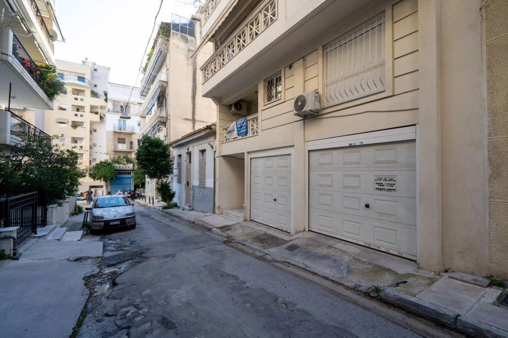 “Greek Aura” luxury lodging in Koukaki