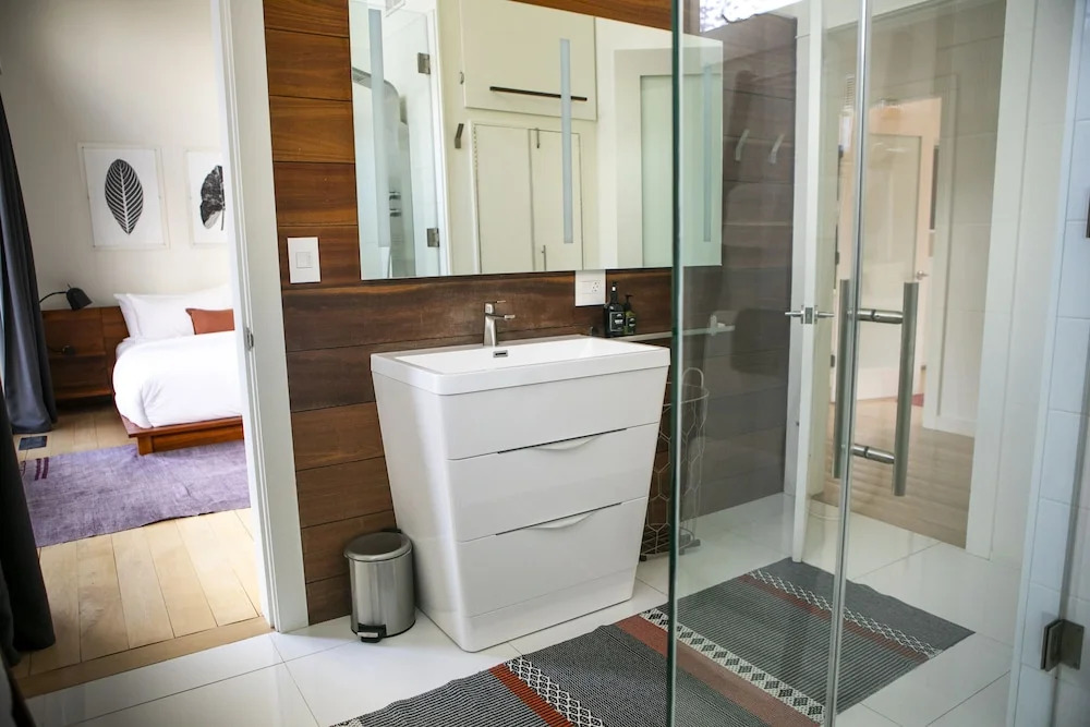 Woodstock Way Hotel