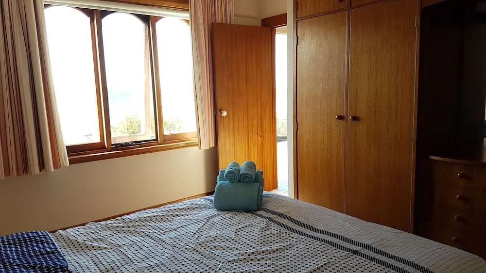 Sunny Water View Apartment