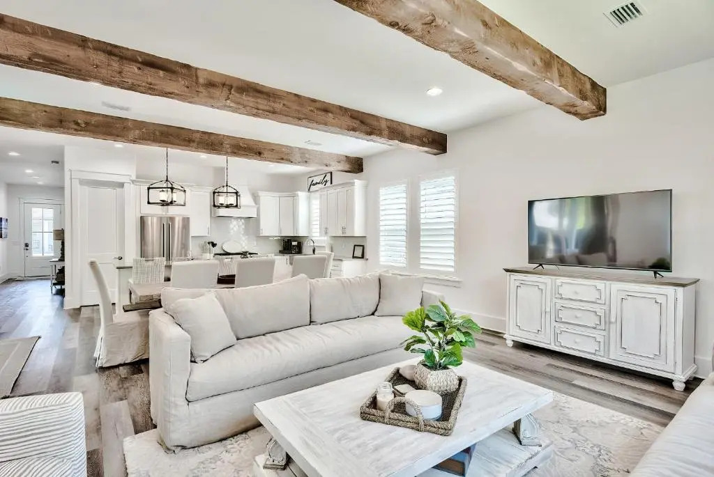 Private Pool-Grill! Walk to Beach-Restaurants - 2 Master Bedrooms!