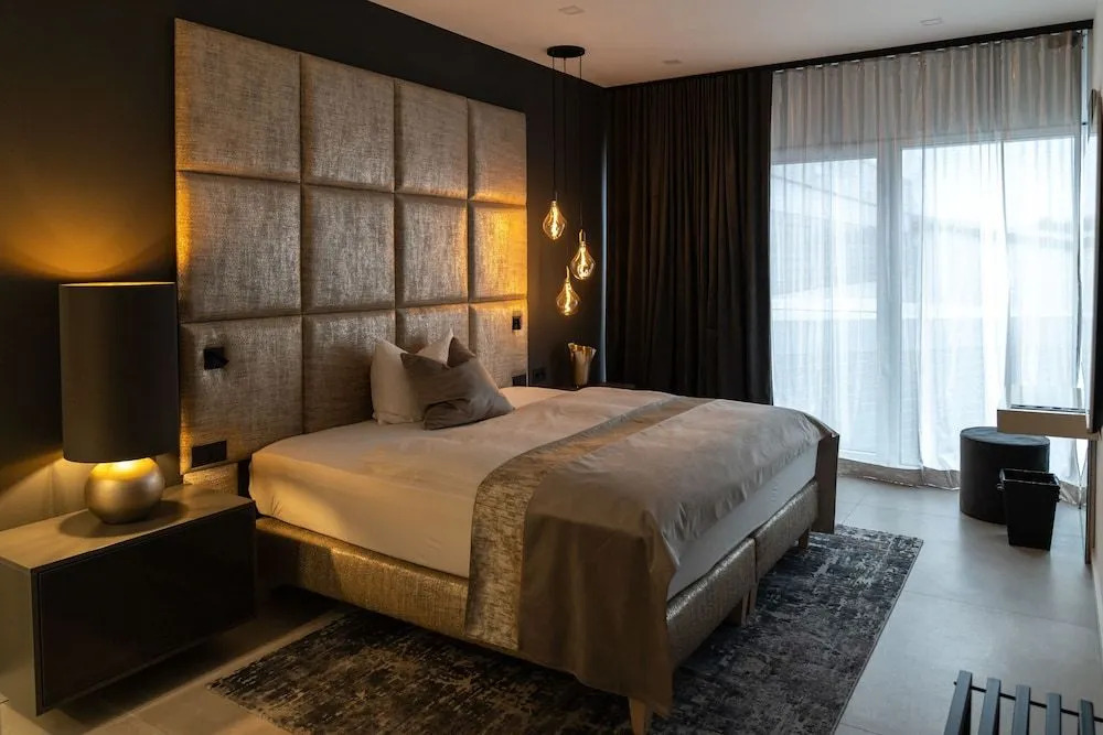 THE NEWSHA SIGNATURE HOME