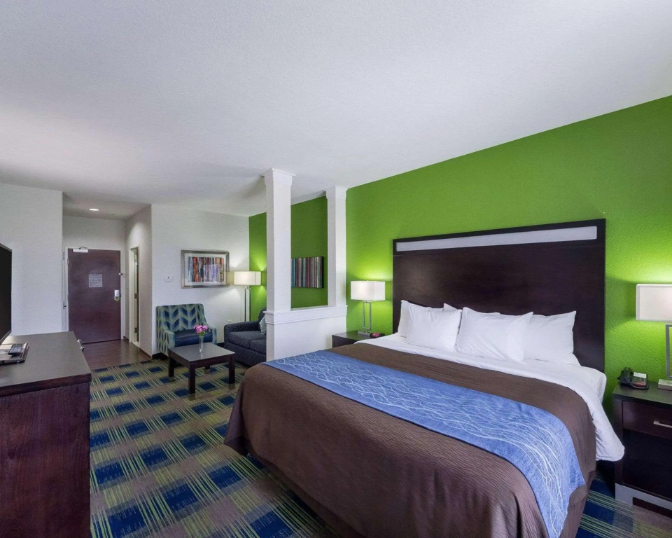 Comfort Inn & Suites Victoria North