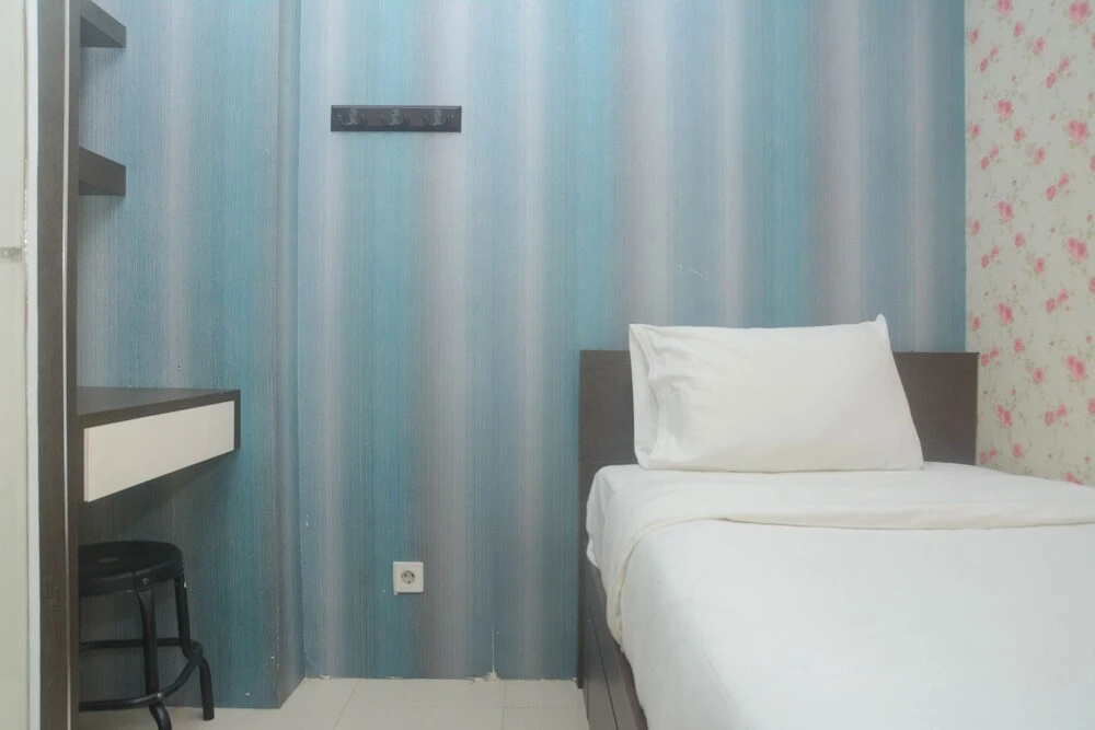 Modern and Comfortable 2Br Bassura City Apartment Near Mall