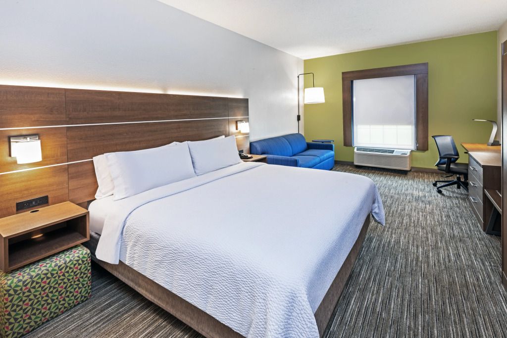 Holiday Inn Express & Suites Sulphur - Lake Charles by IHG