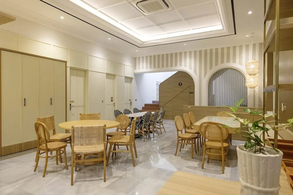 UROOMS Senopati