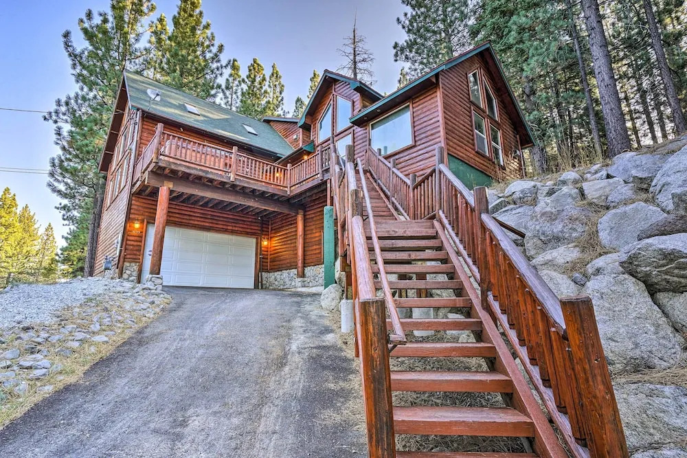 Hot Tub, Indoor Pool! Home 8 Mi to Heavenly Skiing
