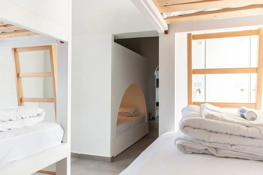 Central Hostel Oia