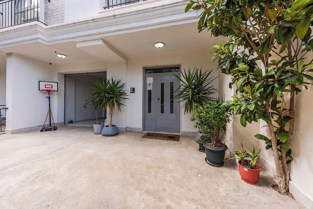 Royal Hill Apartment 1