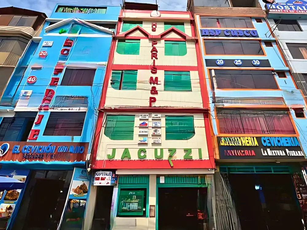 Visita Lima con excelente ubicación, wifi gratis y vistas en "Hostal Paris"