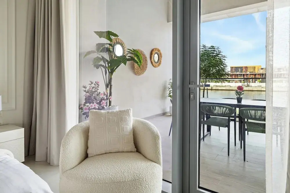2BR M Huge Terrace Direct Canal Access