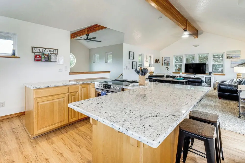 4 Blocks to Rockaway Beach! 'T & T By The Sea' Gem