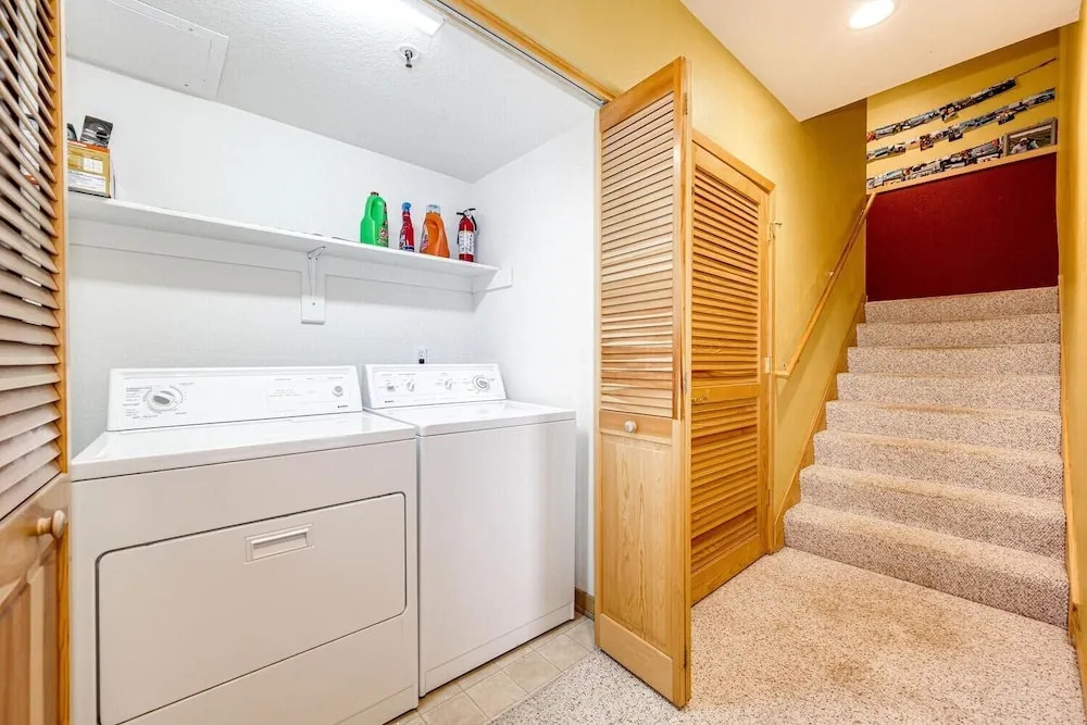 97A Exceptional Views, 4 BR, Central Location