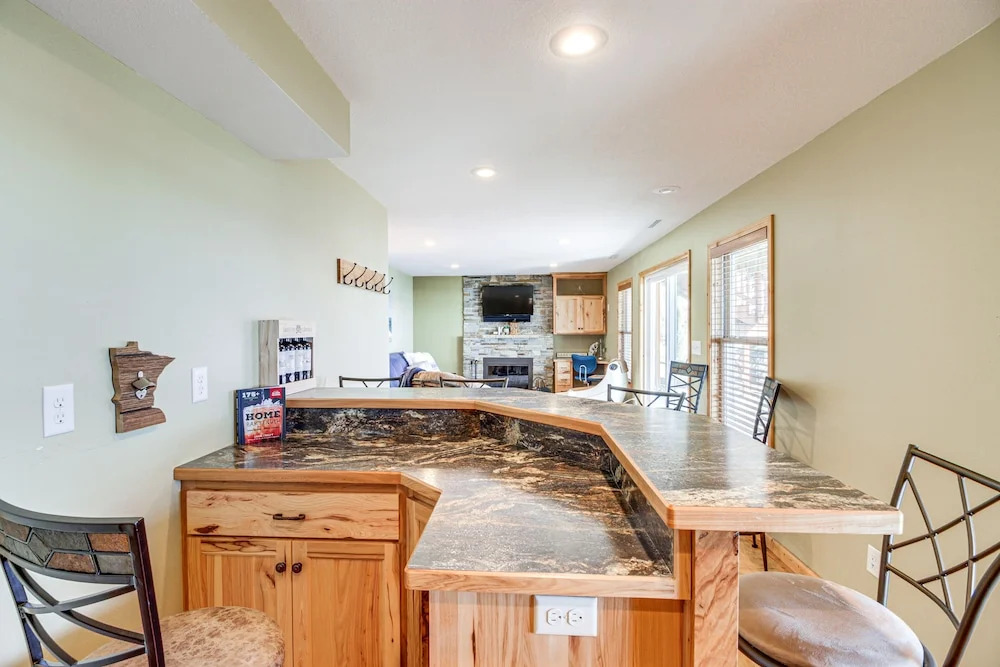Villa on Lake Darling: Fire Pit, Deck & BBQ