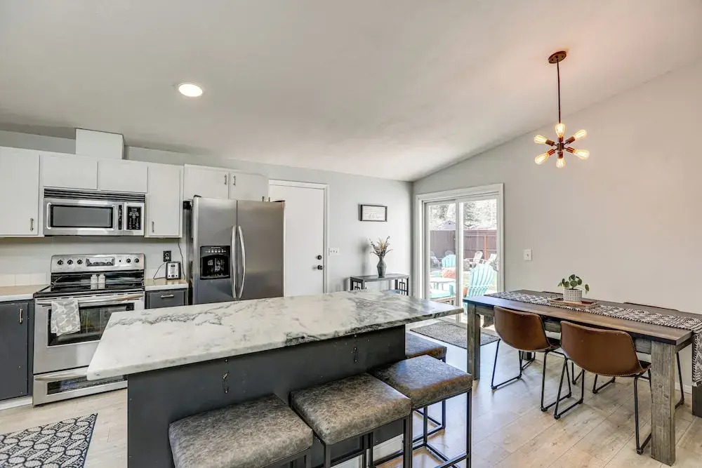 Family-friendly Home w/ Fire Pit in Bend!