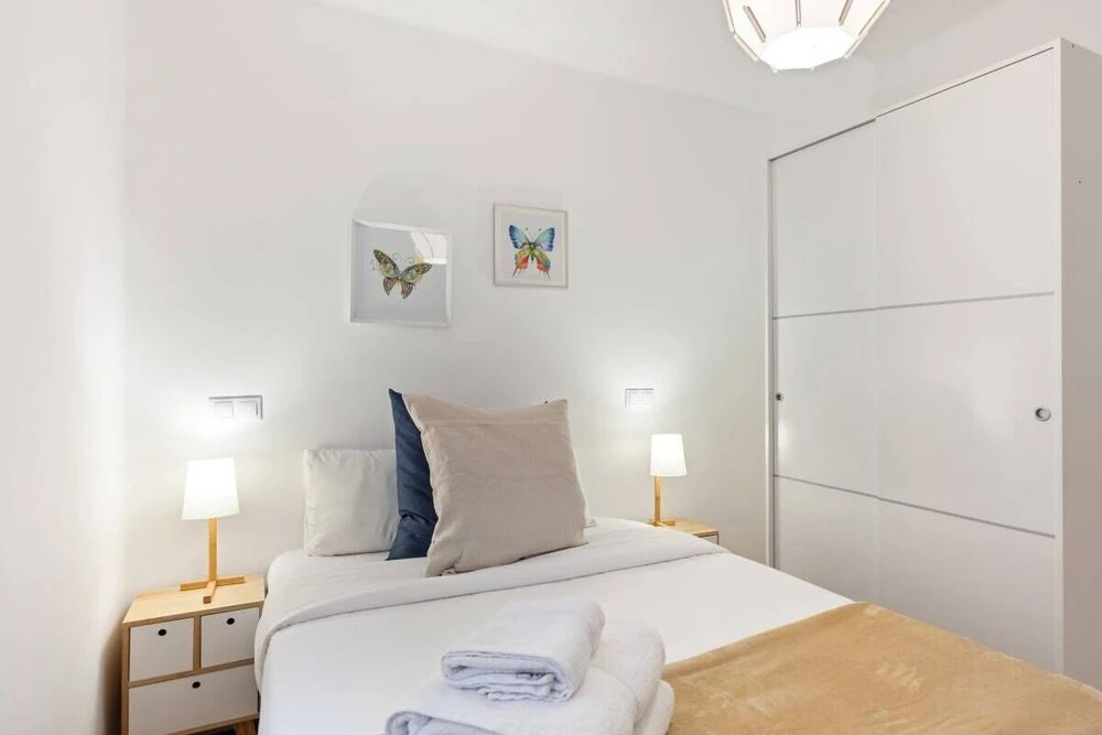 Bright & Modern Two Bed Apartment in Madrid