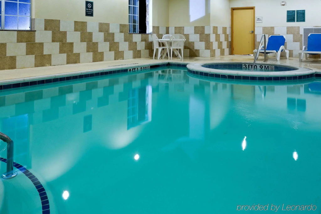 La Quinta Inn & Suites by Wyndham Dallas South-DeSoto