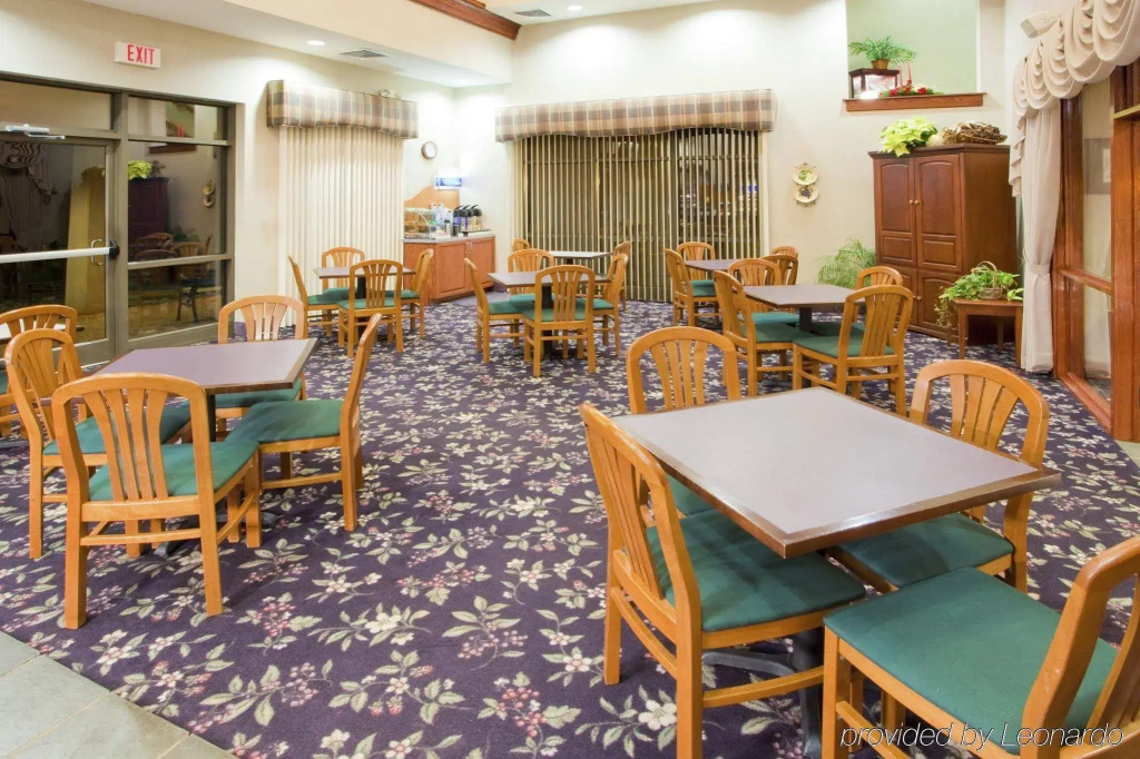 Round Hill Inn