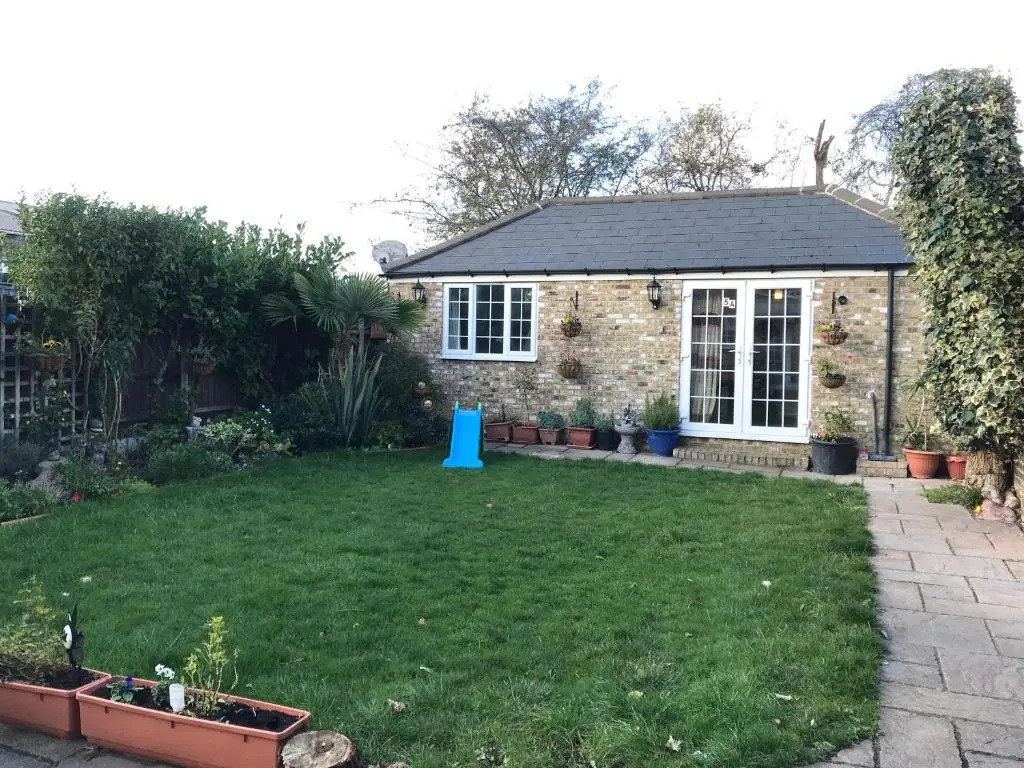 cosy cottage annex in Fairlop