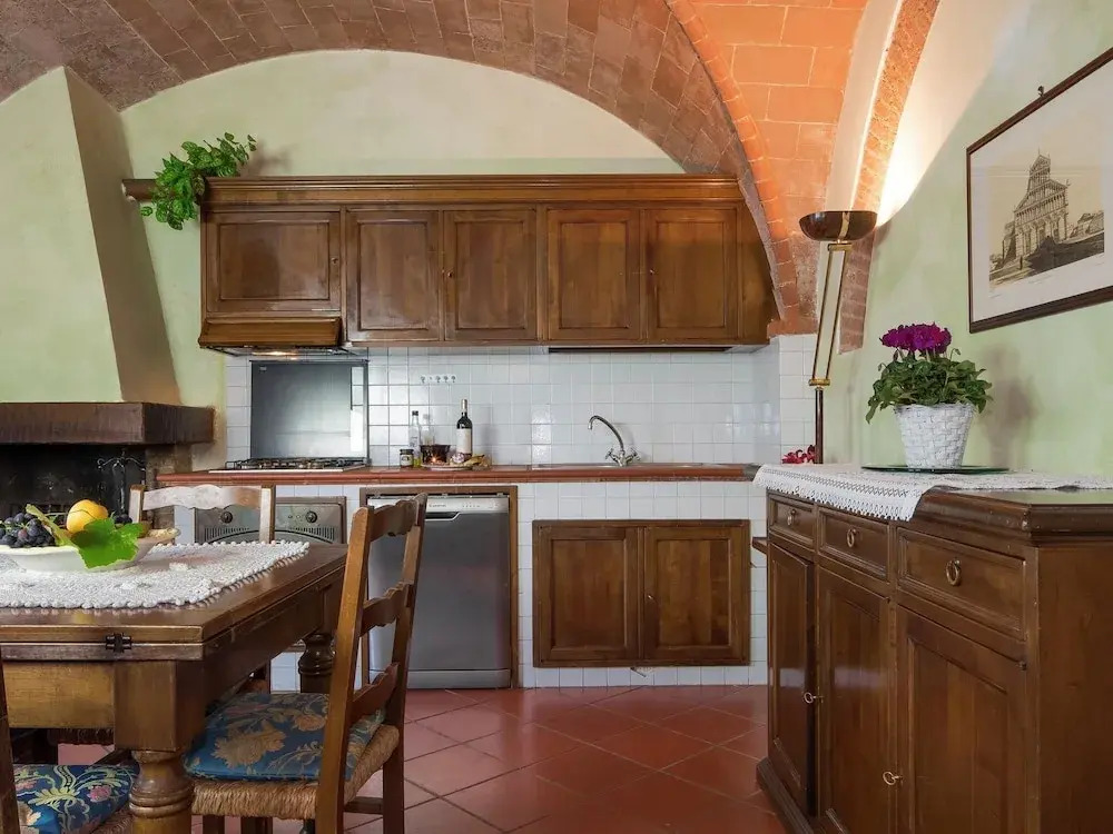 Spacious Apartment in a Beautiful Location With Pool and Tennis Court, Peace and Privacy