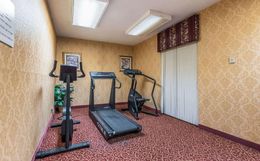 Econo Lodge Columbus near Airport