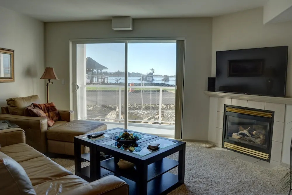 Waters Edge 104 - 1 Br Condo
