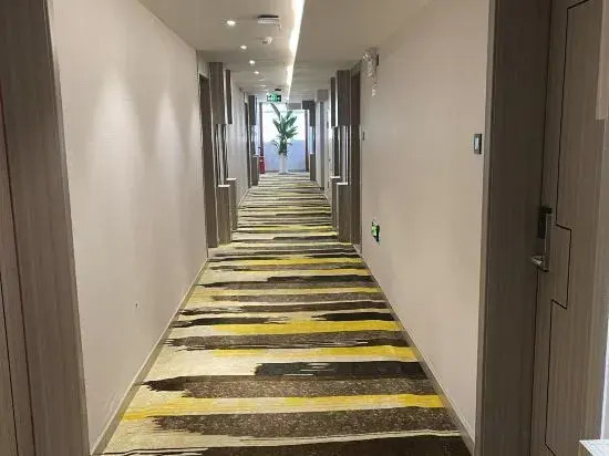 Yi Hu Hua Yuan Hotel
