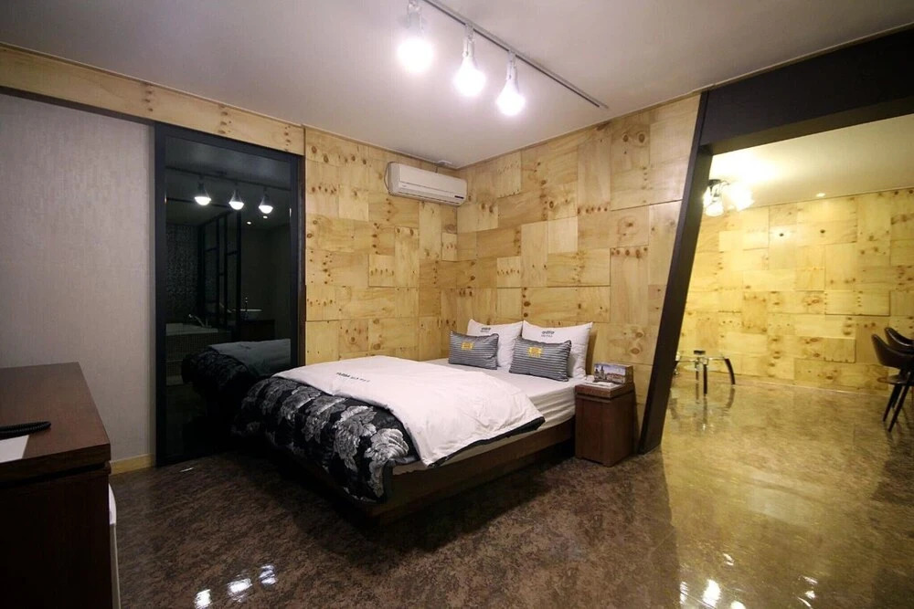 OHHO Hotel