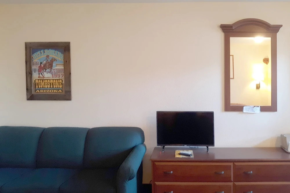 Budget Host Inn Tombstone