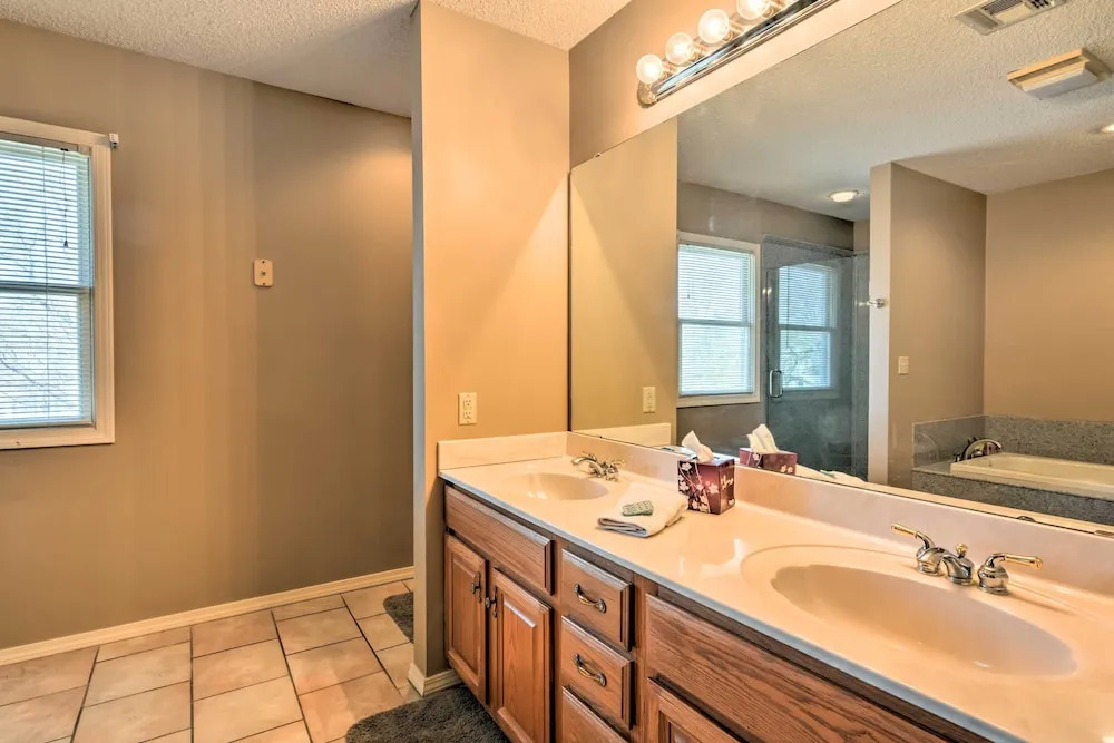 Charming Craftsman Home in Downtown Bartlesville!