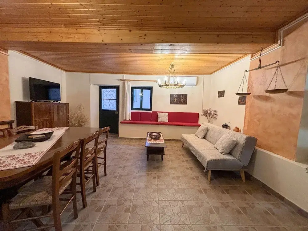 Kansoneta-Traditional Mansion in Gastouri Village