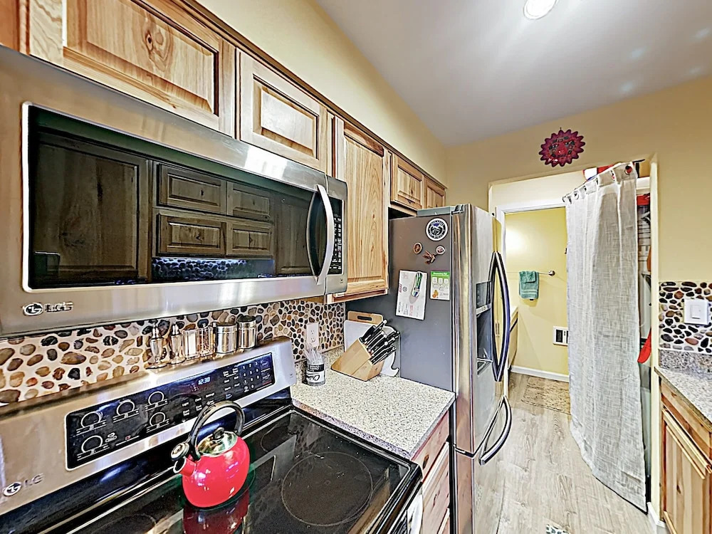 Warm Mountain-view : 8-minute Drive To Lifts 2 Bedroom Condo