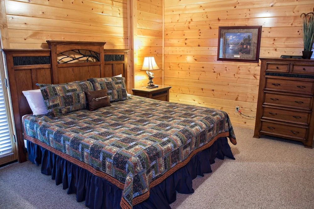 Swimming in the Clouds - Eight Bedroom Cabin