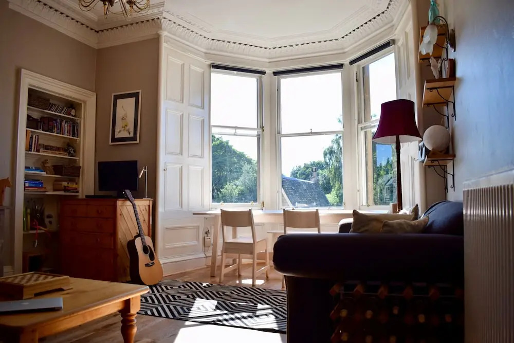 2 Bedroom Traditional Edinburgh Flat