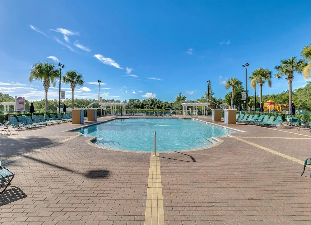 4 Bedroom Townhouse, Resort, 15 Mins to Disney, Themed Rooms perfect for Kids