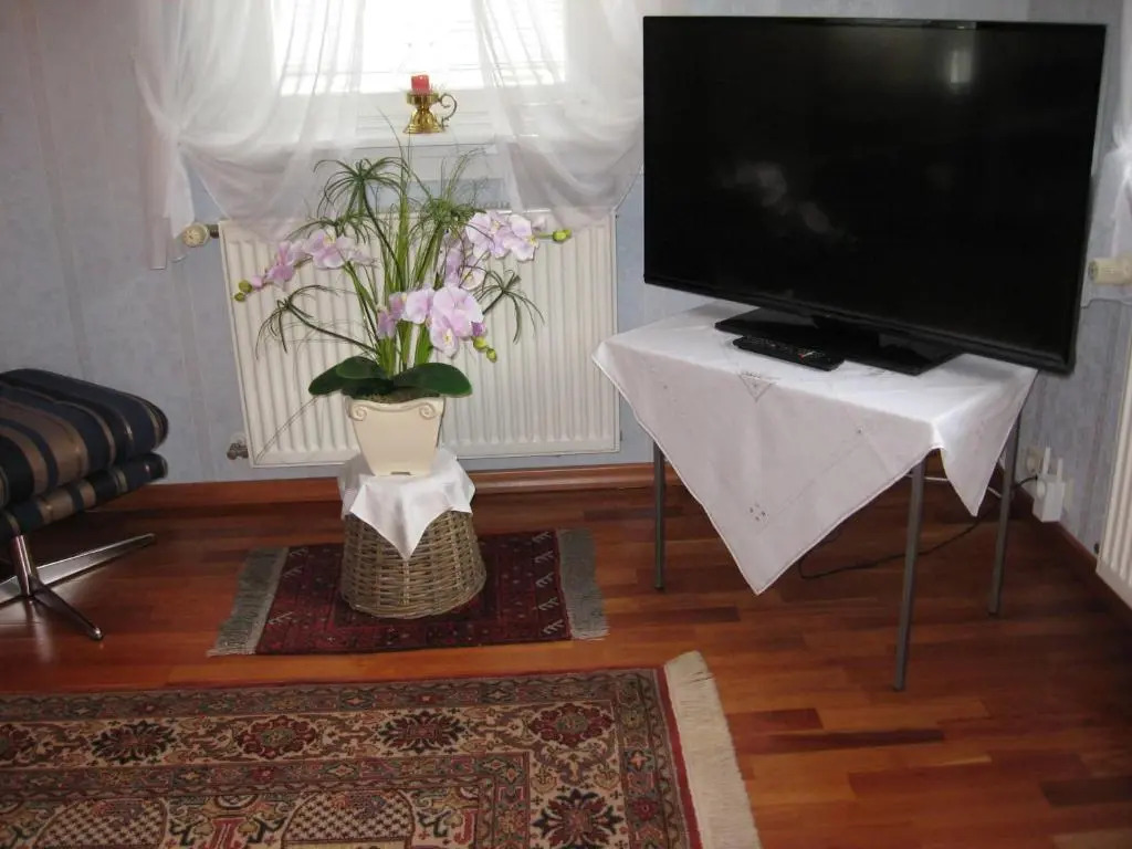 Ferienwohnung-Im-Kelterhaus-Wohnung-Blauer-Salon