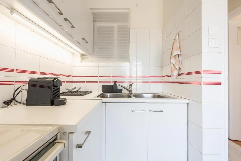 Cozy and Fresh 2bdrm apt Close to Metro
