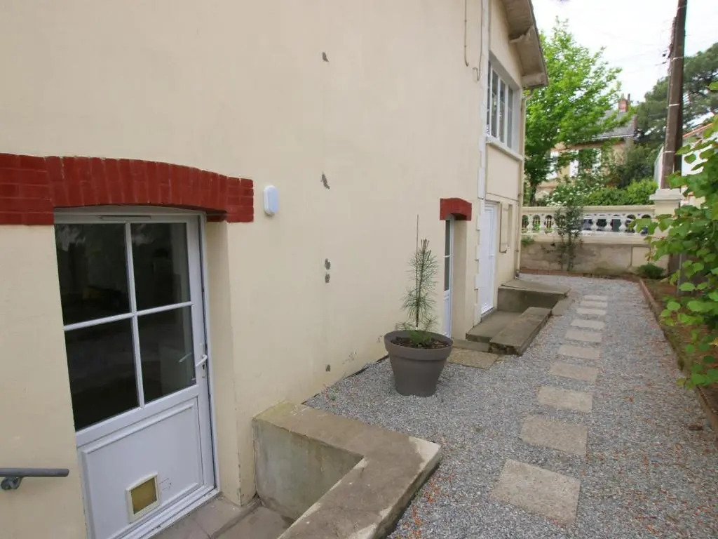 Appartement 2 Chambres avec Jardin Privé Proche Plage - FR-1-364-133