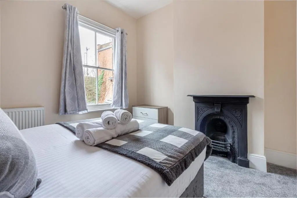 Beautiful 4 Bed House Worcester City Centre