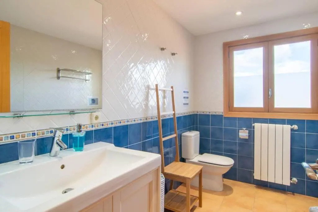 Traditional house Casa Binitaref with pool in Sineu