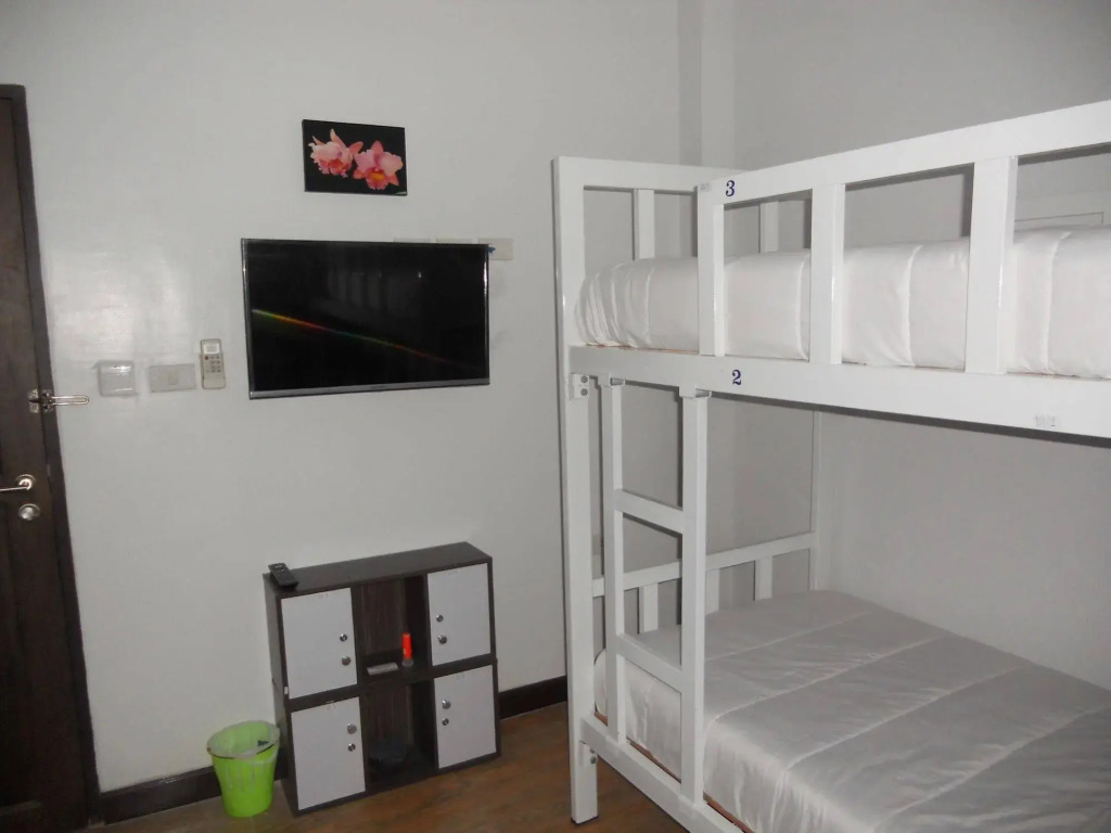 The Cube Sathorn Boutique Hotel เดอะ คิวบ์ สาทร บูติค โฮเทล Near BTS Surasak