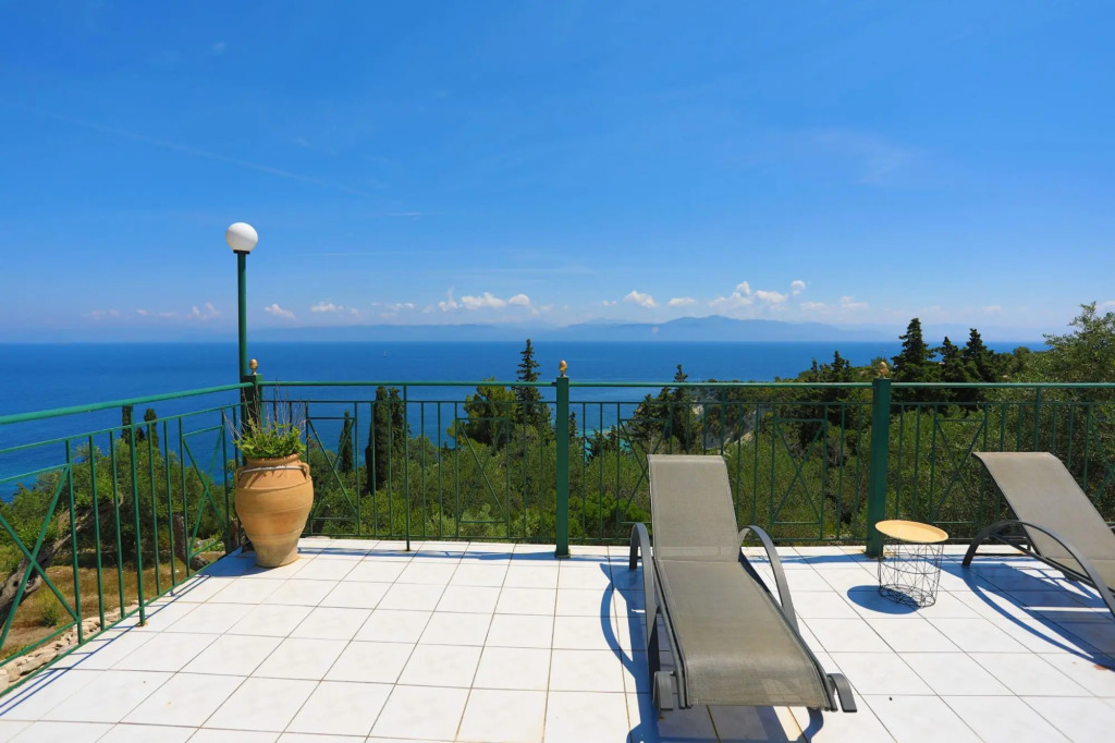Antigoni Villa Tria in Longos