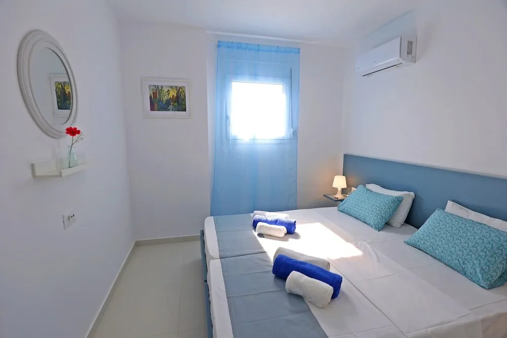 XENOS Villa 5 with a private pool near the sea