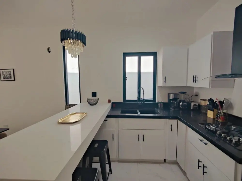 Beautiful 3bed 2bath new Home With Pool in Town