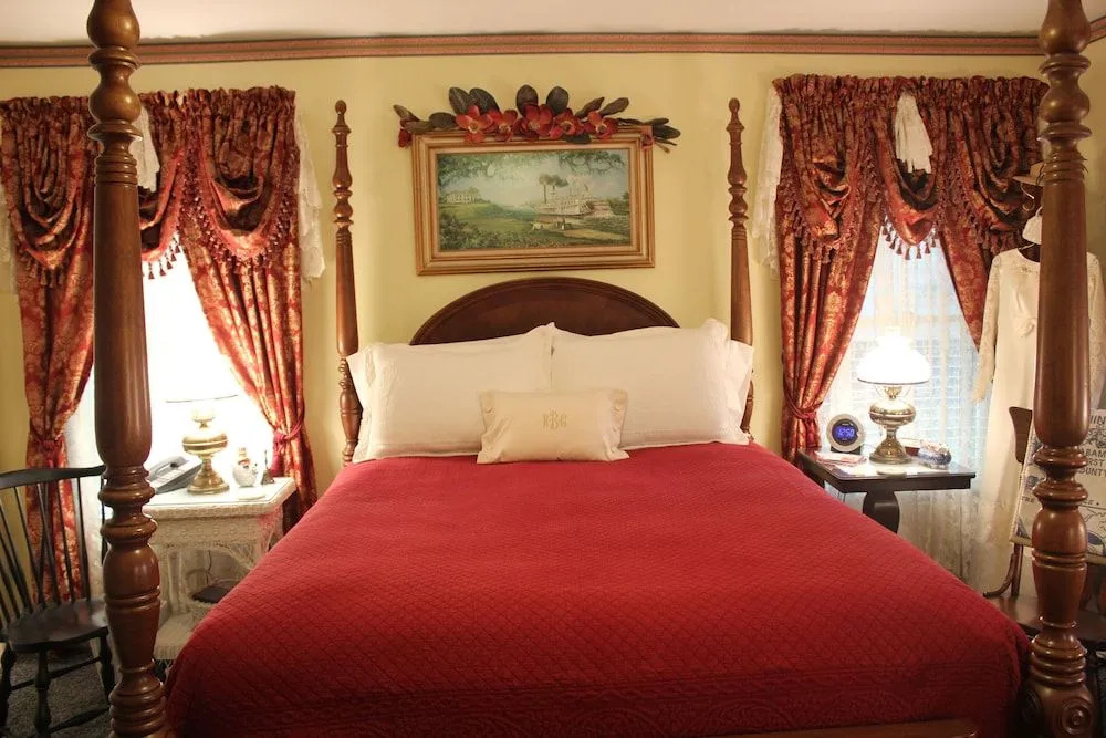 Red Bluff Cottage