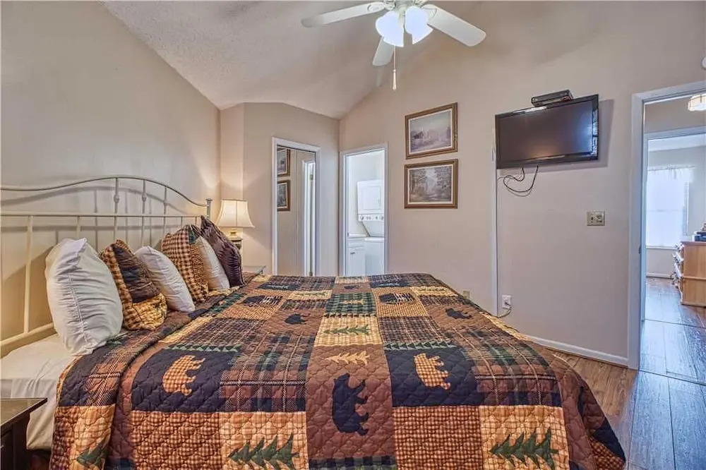 Bear Crossing - Two Bedroom Cabin