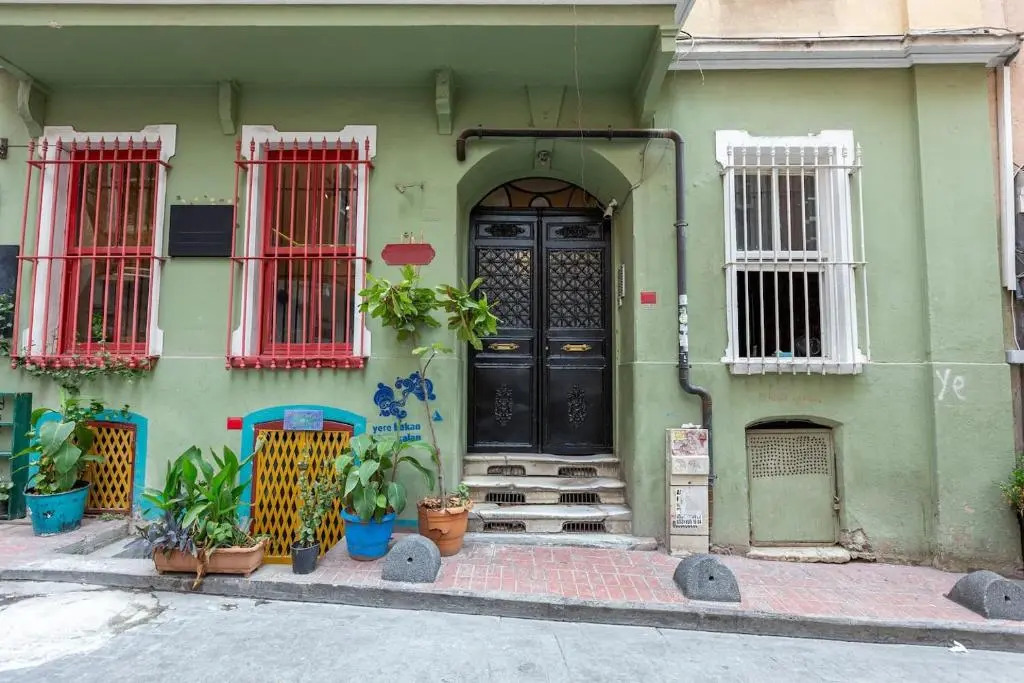 Renovated apartment at the heart of Istanbul with huge terrace