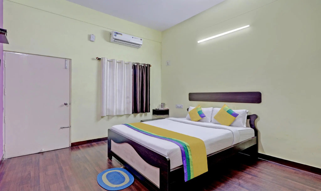Guru Comfort, 100m from Apollo Hospital
