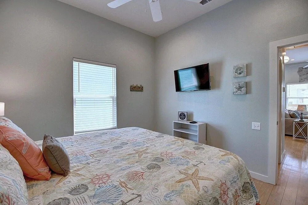 Woodhaven Beach Club 2 Bedroom Bungalow by Redawning