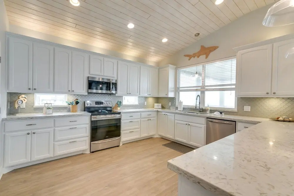 Luxe Crystal Beach Retreat w/ Views! Walk to Shore