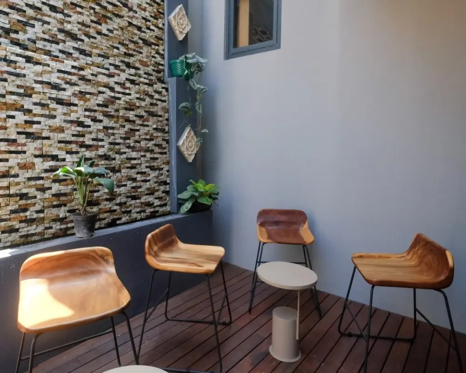 Sans Hotel RG Living Jogja by RedDoorz